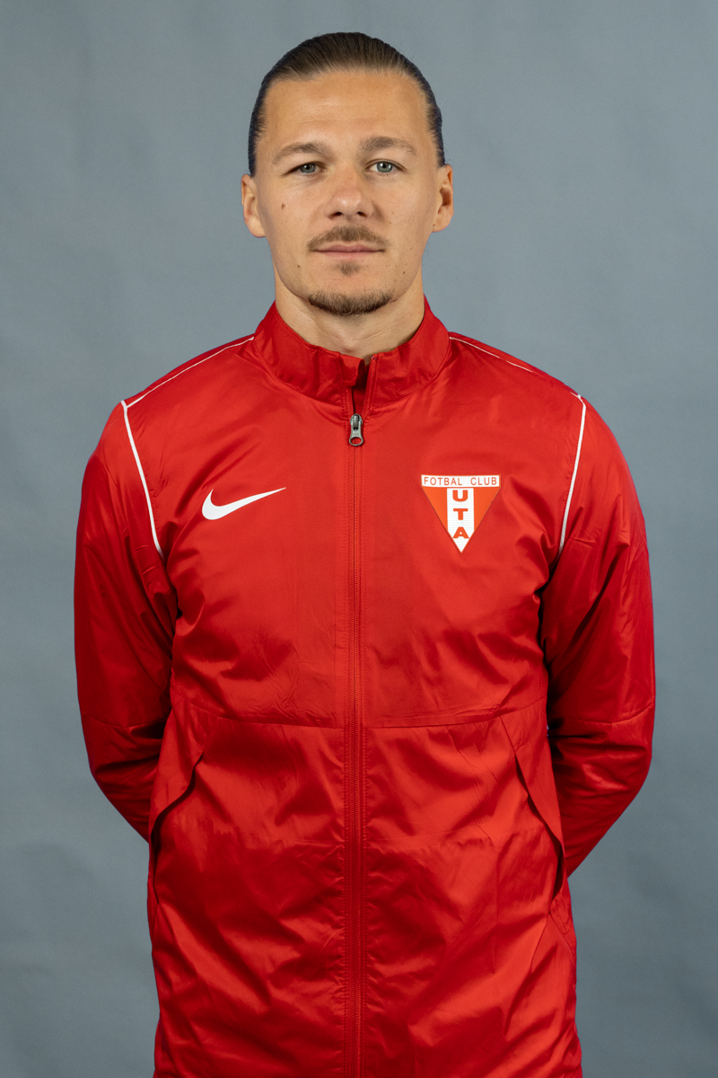 Geacă de vânt UTA Nike bărbați roșie – protecție ușoară