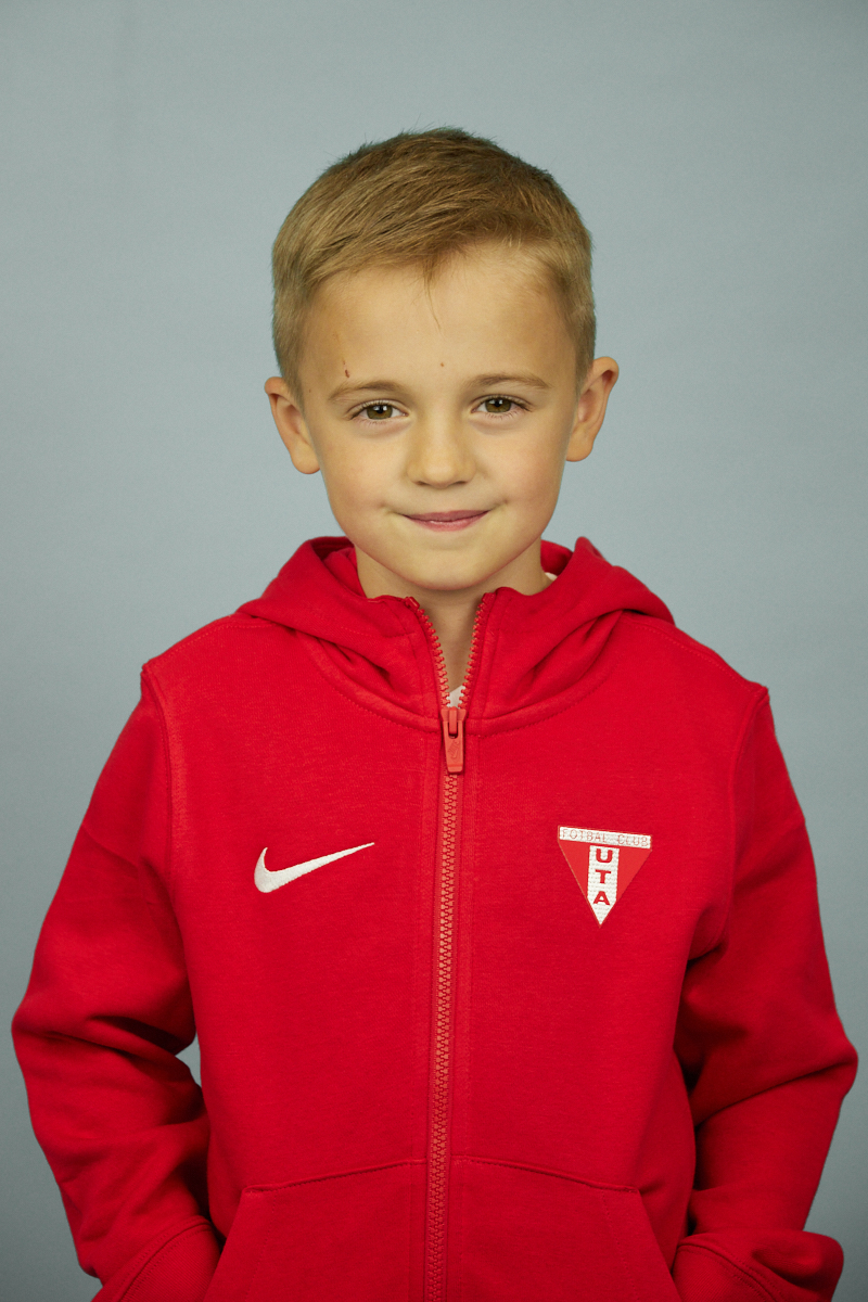 HANORAC NIKE ROȘU UTA CU FERMOAR COPII – CONFORT ZILNIC