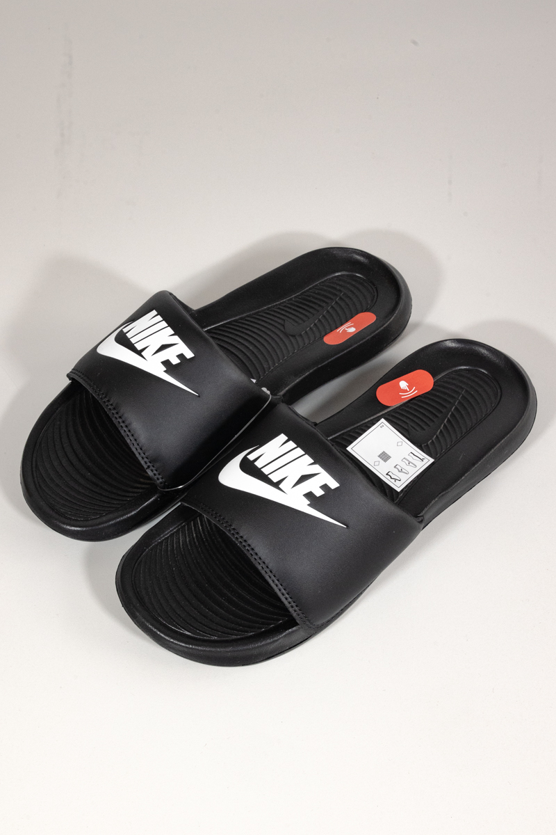 Nike Victori One Slide negru - șlapi confortabili pentru plajă și piscină