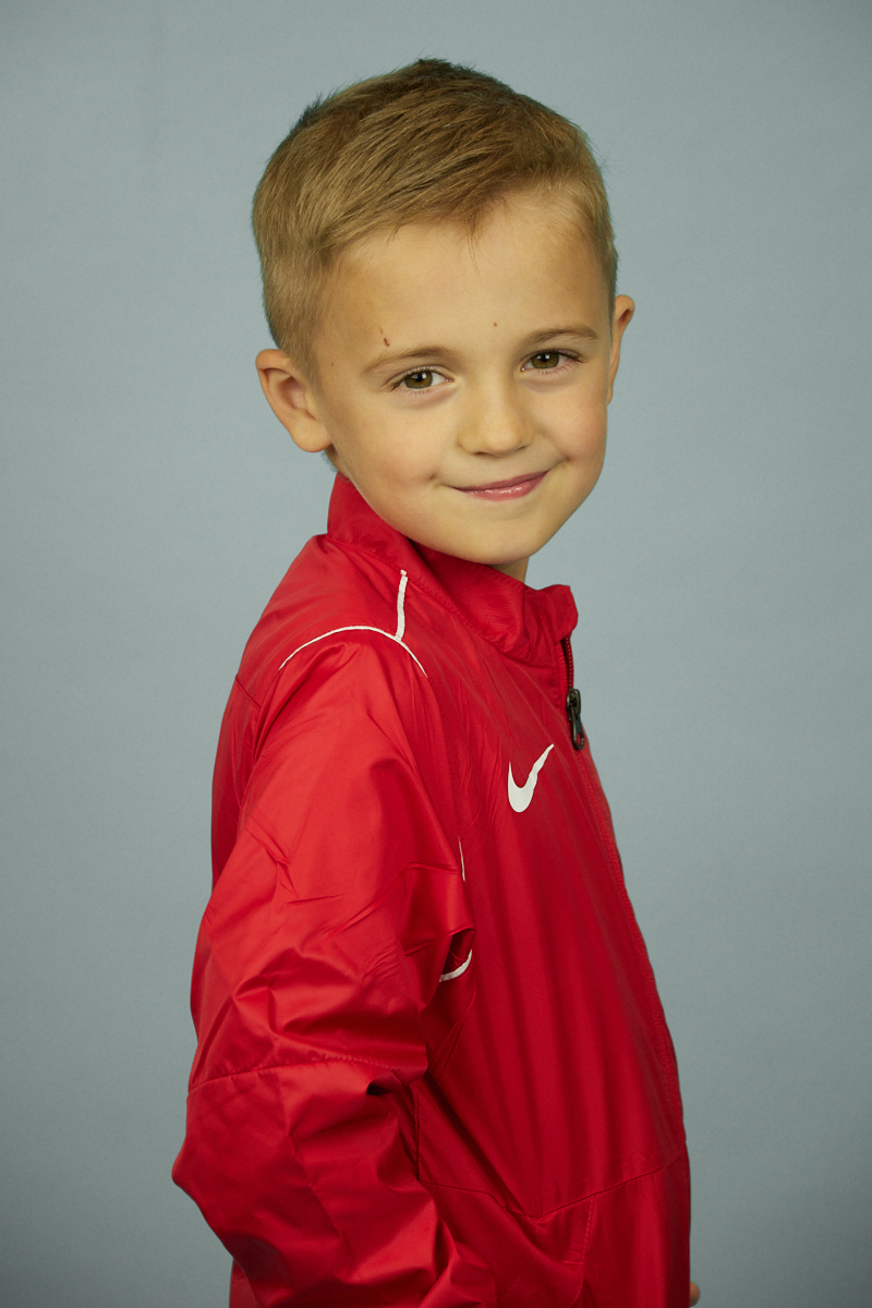 GEACĂ DE VÂNT UTA NIKE COPII ROȘIE – PROTECȚIE UȘOARĂ