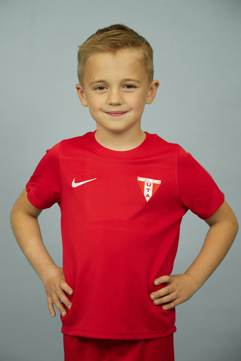 SET ECHIPAMENT UTA COPII NIKE ROȘU – TRICOU, PANTALONI ȘI ȘOSETE