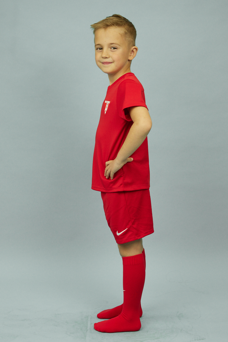 SET ECHIPAMENT UTA COPII NIKE ROȘU – TRICOU, PANTALONI ȘI ȘOSETE
